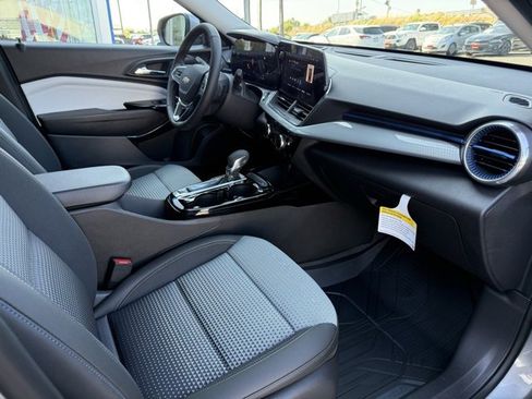 New 2025 Chevrolet Trax LT w/ Driver Confidence Package image 19