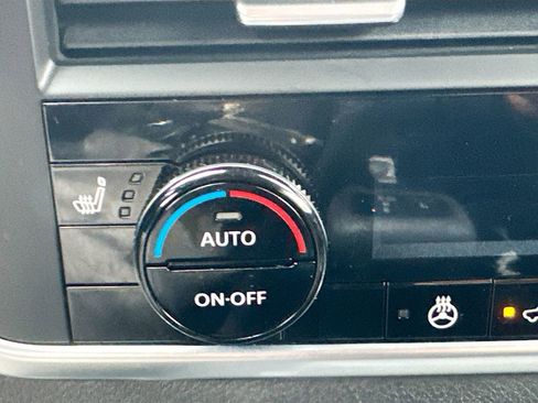 Used 2023 Nissan Rogue SV w/ SV Premium B Package image 16