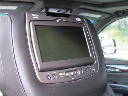 Used 2017 Cadillac Escalade Platinum image 11