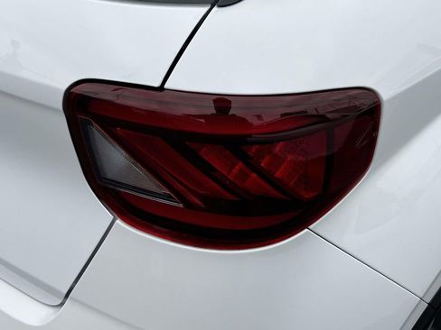 Used 2024 Hyundai Venue Limited image 15