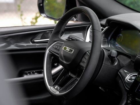 Used 2023 Jeep Grand Cherokee Altitude image 24