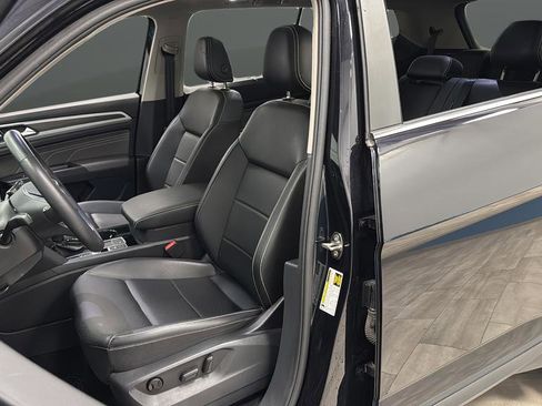Used 2023 Volkswagen Atlas SE w/ Panoramic Sunroof Package FWD image 9