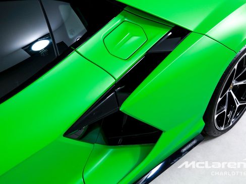 Used 2024 Lamborghini Revuelto image 27