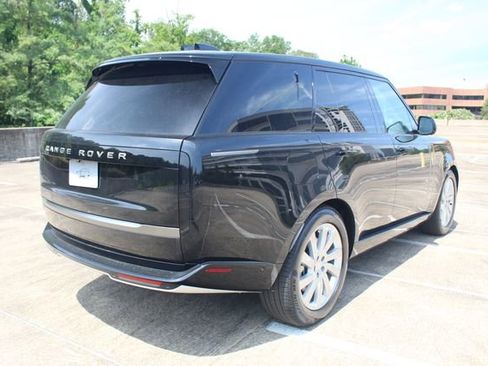 New 2025 Land Rover Range Rover SE image 2