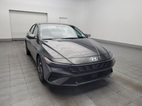 Used 2025 Hyundai Elantra SEL FWD image 13