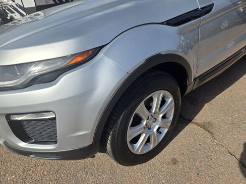 Used 2018 Land Rover Range Rover Evoque SE Premium image 4