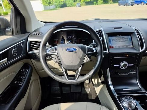 Used 2019 Ford Edge Titanium w/ Equipment Group 301A AWD/4WD image 16