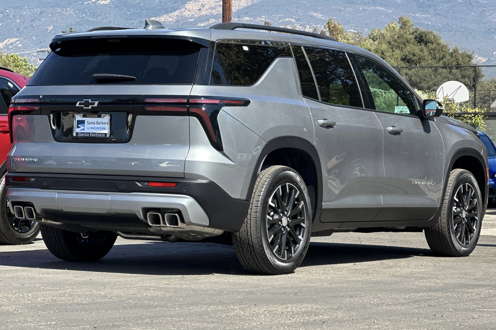Used 2026 Chevrolet Traverse LT w/ Sun and Wheel Package FWD image 4