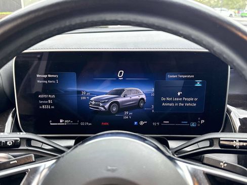Used 2025 Mercedes-Benz GLC 300 image 30