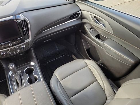 Used 2020 Chevrolet Traverse LT image 18