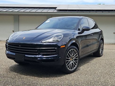 Certified 2023 Porsche Cayenne Platinum Edition AWD/4WD image 1