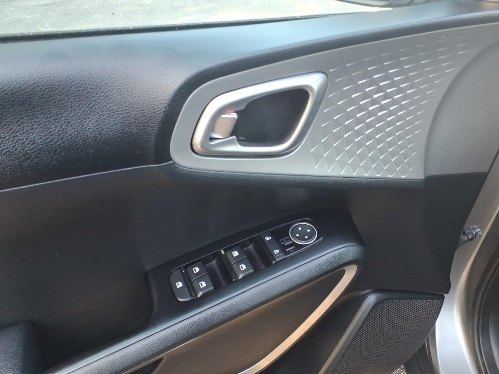 Used 2024 Kia Soul LX w/ LX Technology Package FWD image 13
