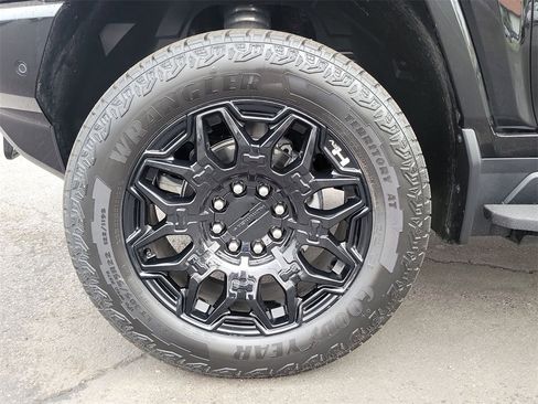 Used 2026 GMC Hummer EV SUV image 31