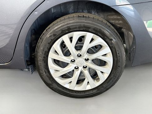 Used 2018 Toyota Corolla LE image 36