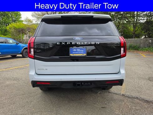 Certified 2025 Ford Expedition Active AWD/4WD image 5