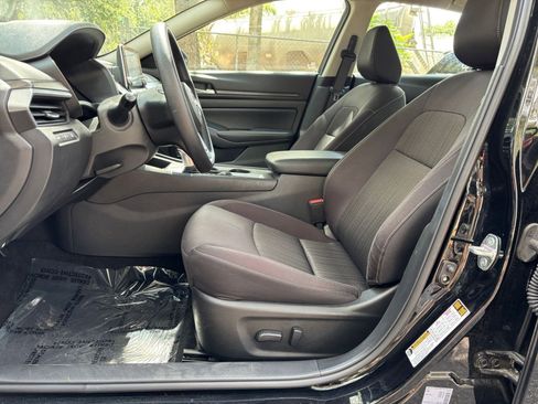 Used 2025 Nissan Altima 2.5 SV FWD image 37