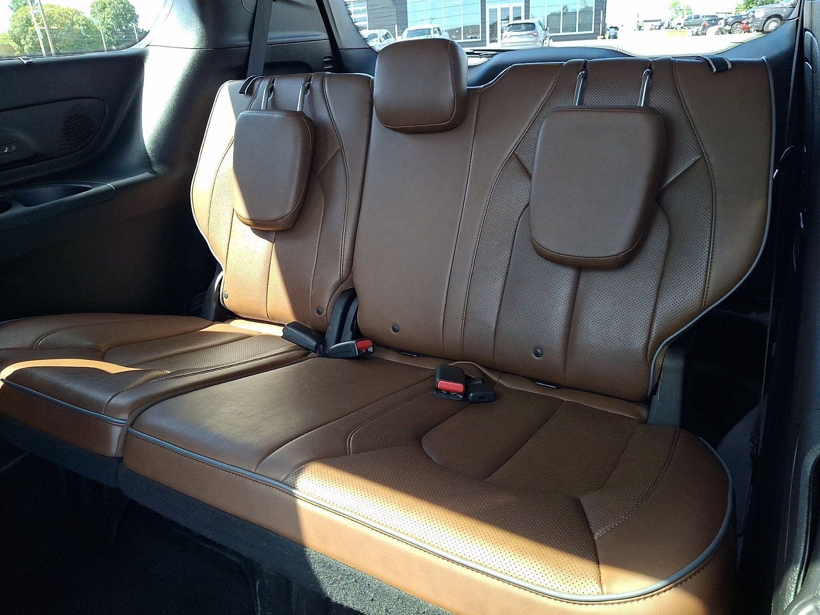 Used 2018 Chrysler Pacifica Limited FWD image 11