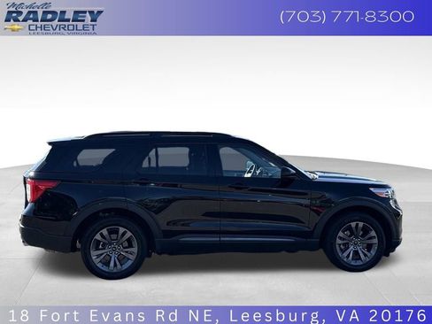 Used 2022 Ford Explorer XLT w/ Equipment Group 202A image 8