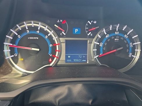 Used 2019 Toyota 4Runner TRD Off-Road Premium AWD/4WD image 10