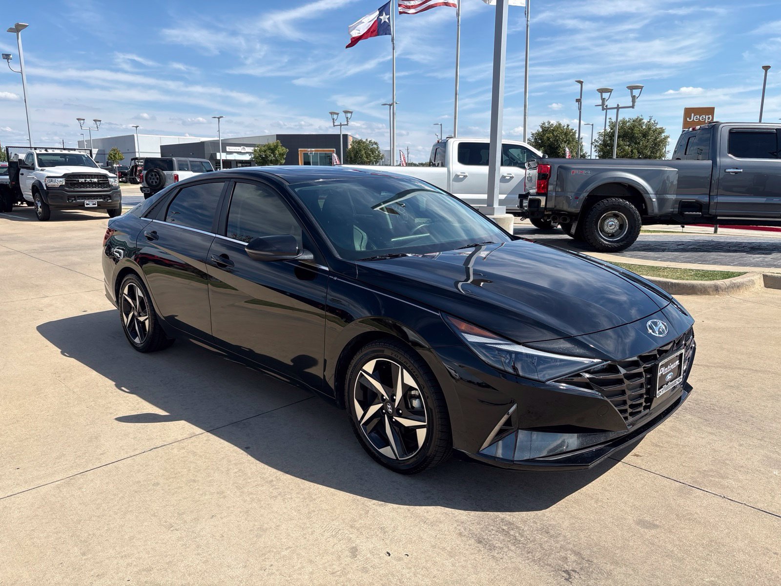 Used 2023 Hyundai Elantra Limited w/ Preferred Accessory Package FWD image 8