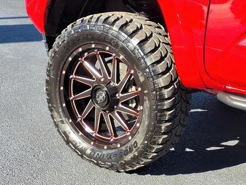 Used 2020 Toyota Tacoma TRD Sport image 7