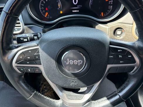 Used 2018 Jeep Grand Cherokee Altitude AWD/4WD image 26