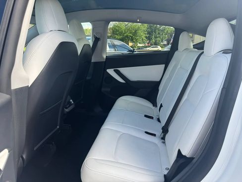 Used 2021 Tesla Model Y Long Range AWD/4WD image 9