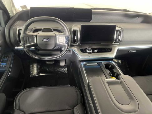 Used 2025 Ford Expedition Max Platinum w/ Driver's Package image 26