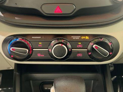 Used 2022 Kia Soul LX image 17