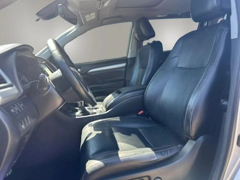 Used 2018 Toyota Highlander XLE FWD image 10