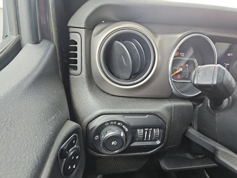 Used 2018 Jeep Wrangler Unlimited Sport S AWD/4WD image 33