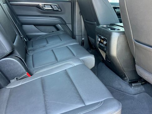 Used 2025 Chevrolet Suburban Z71 AWD/4WD image 20