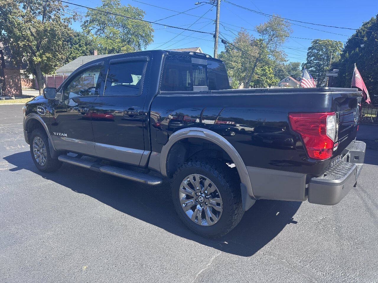 Used 2017 Nissan Titan Platinum Reserve AWD/4WD image 6
