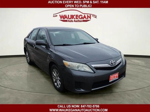 Used 2011 Toyota Camry Hybrid w/ Upgrade Pkg image 3