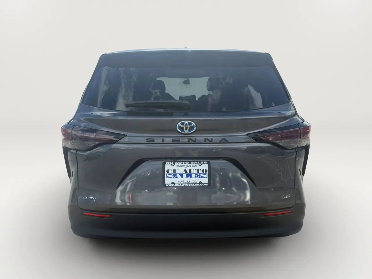 Used 2025 Toyota Sienna LE FWD image 4