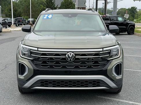 Used 2024 Volkswagen Atlas Peak Edition SE AWD/4WD image 9