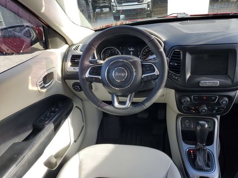 Used 2019 Jeep Compass Latitude FWD image 12