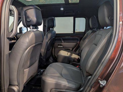 New 2026 Land Rover Defender 130 X-Dynamic SE image 25