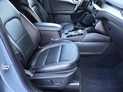 Used 2025 Ford Escape Platinum AWD/4WD image 25