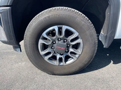 Used 2024 GMC Sierra 2500 SLE w/ SLE Value Package; AWD/4WD image 7