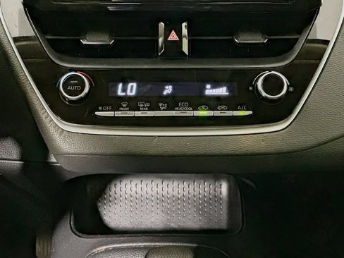 Used 2020 Toyota Corolla LE FWD image 14