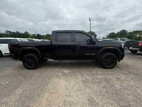 Used 2024 GMC Sierra 2500 AT4 w/ AT4 Preferred Package AWD/4WD image 3