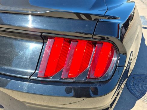 Used 2017 Ford Mustang GT Premium image 9