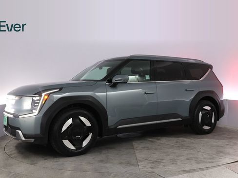 Used 2024 Kia EV9 Wind AWD/4WD image 18
