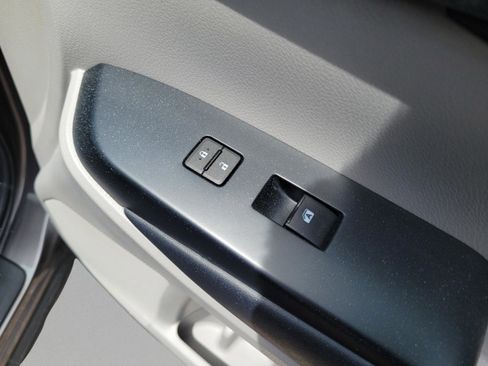 Used 2015 Toyota Highlander XLE FWD image 16