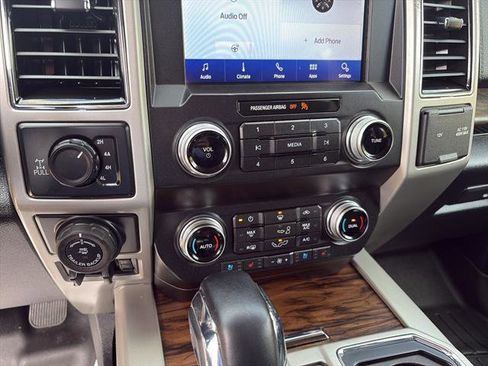 Certified 2019 Ford F150 Lariat w/ Equipment Group 502A Luxury image 21