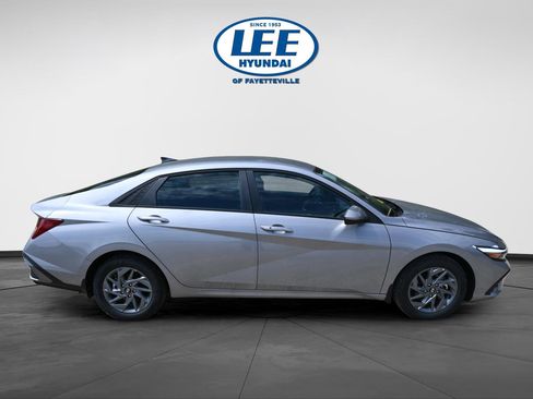 New 2025 Hyundai Elantra Blue image 2