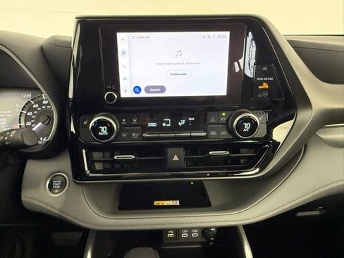 Used 2024 Toyota Highlander XLE image 21