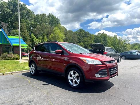 Used 2014 Ford Escape SE w/ Equipment Group 201A image 3