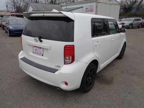 Used 2012 Scion xB 5-Door Wagon 5-Spd MT image 15
